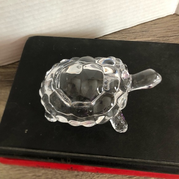Clear Glass Turtle Figurine - Picture 3 of 10